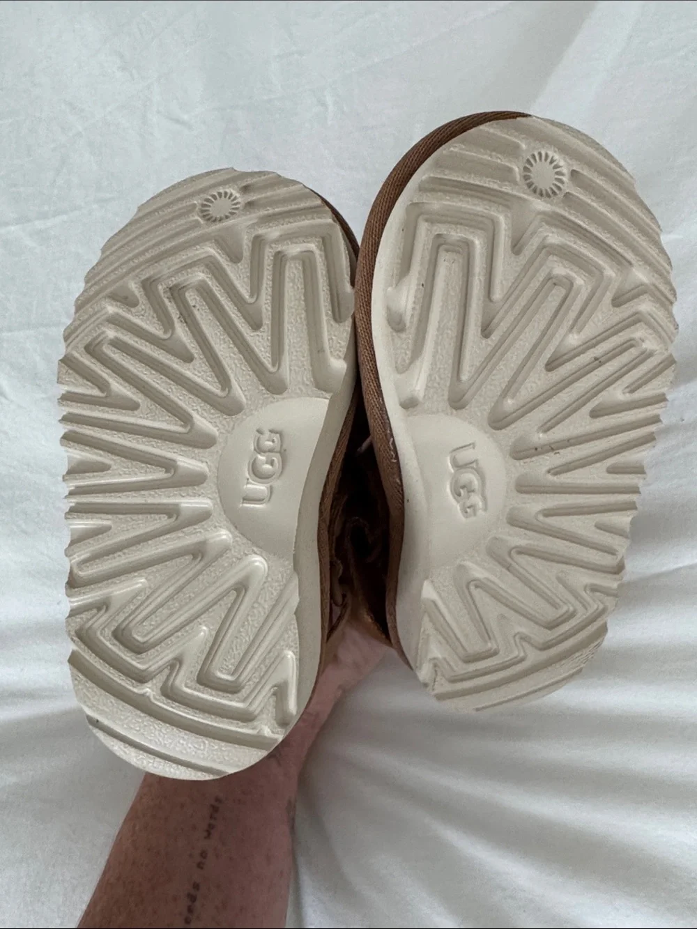 UGG GOLDENSTAR CLOG toddler size 6